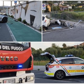 Imperia, auto contro muro in via Ballestra
