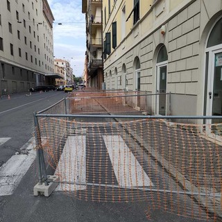 Incidenti e disagi presso il cantiere della ciclabile “a pettine”  di via Schiva: ora il Comune corre ai ripari