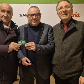 Il Circolo Parasio omaggia “La Voce” con la tessera di socio onorario