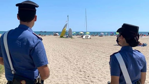 Imperia, controlli a tappeto negli stabilimenti balneari: Carabinieri scoprono irregolarità igieniche e due lavoratori in nero. Elevate sanzioni per 10 mila euro