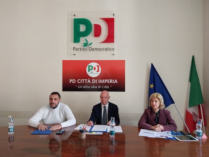 Imperia, la nuova segreteria PD presenta "Un'altra idea di città" (foto e video)