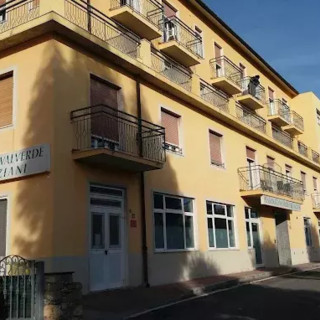 Cade dal balcone della casa di riposo, soccorsi a San Bartolomeo al Mare
