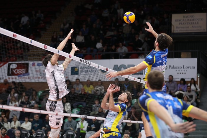 Memorial Tessitore di volley, biglietti a ruba per il test match di Imperia tra Cuneo e Cannes Memorial Tessitore di volley, biglietti a ruba per il test match di Imperia tra Cuneo e Cannes