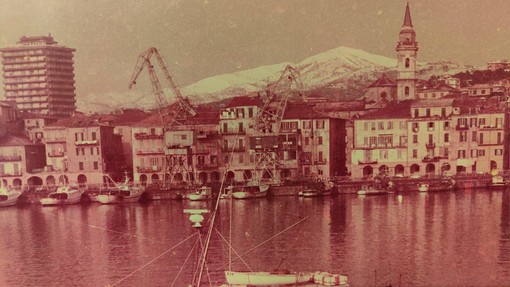 29 APRILE 1998. Imperia, traffici portuali a gonfie vele a Oneglia e Porto Maurizio: pasta, olio, ferro e ghisa gli atout