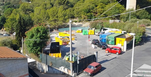 Imperia, raccolta vetro troppo ‘rumorosa’: monta la protesta dei residenti di via Artallo e viale Acquarone Imperia, raccolta vetro troppo ‘rumorosa’: monta la protesta dei residenti di via Artallo e viale Acquarone