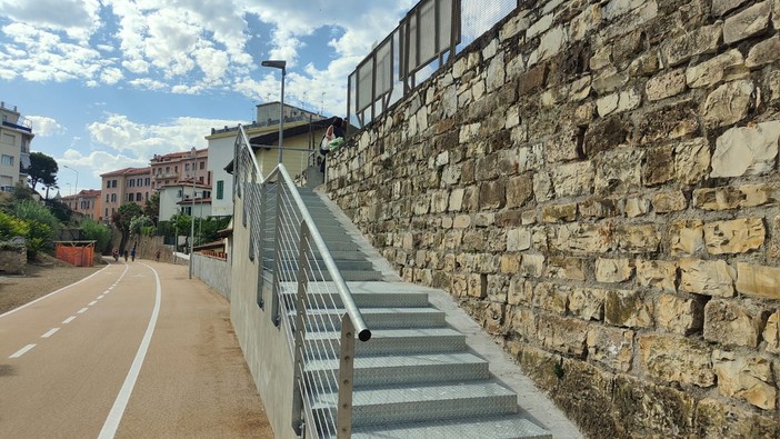 Imperia, Ciclabile senza toilette: la minoranza interroga l'Amministrazione Imperia, Ciclabile senza toilette: la minoranza interroga l'Amministrazione