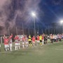 Le squadre schierate a centrocampo nella gara di andata