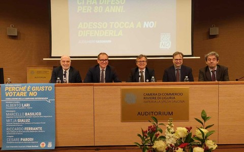Auditorium gremito a Imperia per la chiusura della campagna referendaria del "No" sulla giustizia