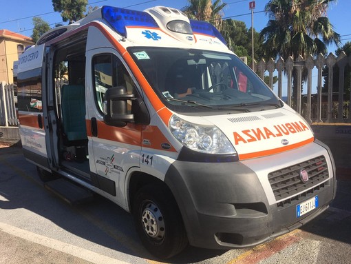 Tragedia a Cervo, un uomo stroncato da malore in spiaggia