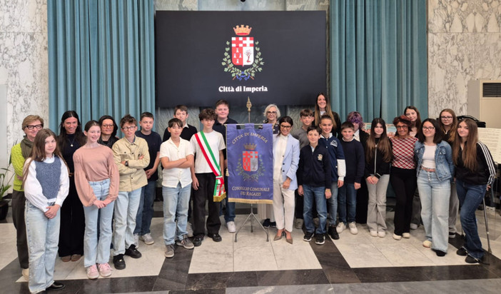 Si insedia il Consiglio comunale dei ragazzi di Imperia: Stefano Marvaldi eletto sindaco Si insedia il Consiglio comunale dei ragazzi di Imperia: Stefano Marvaldi eletto sindaco