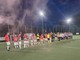 Le squadre schierate a centrocampo nella gara di andata