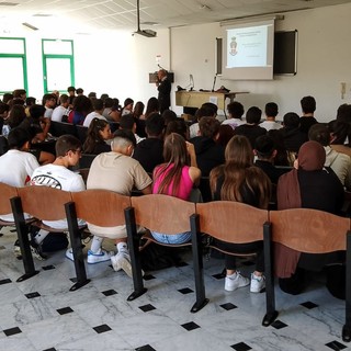 Imperia: i Carabinieri incontrano i ragazzi del Polo Tecnologico imperiese