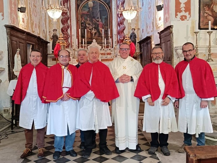 Giovedì santo ad Aurigo: la confraternita di San Giovanni decollato celebra il pasto di magro