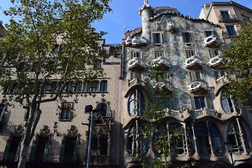 A Barcellona torna a risplendere Casa Batlló