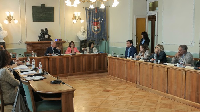 In consiglio provinciale a Imperia si parla di Trasporto Pubblico Locale e Tunnel del Tenda In consiglio provinciale a Imperia si parla di Trasporto Pubblico Locale e Tunnel del Tenda