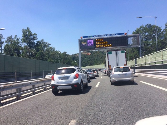 Controesodo in Riviera, traffico intenso sulla A10 verso il Nord Italia