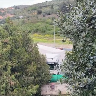 Parcheggio camion a Barcheto: un esperimento fallito che continua a creare pericoli