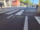LA FOTONOTIZIA. Segnaletica “fai da te” sulla ciclabile a pettine di via Schiva