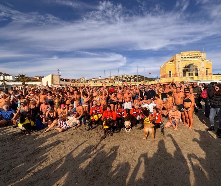 A Imperia i temerari sfidano il gelo del mare per il 16° cimento invernale