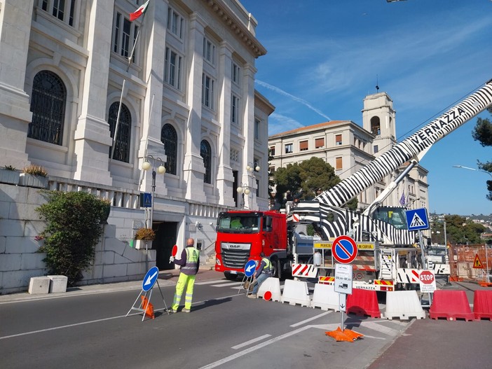 Imperia, senso unico alternato in viale Matteotti per il  lavori di realizzazione dell'ascensore