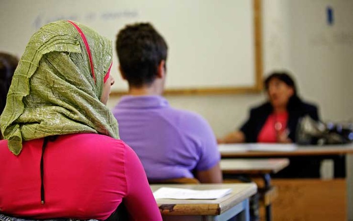 Il Circolo Acli di Caramagna insegna l'italiano per l'integrazione degli stranieri nella comunità locale Il Circolo Acli di Caramagna insegna l'italiano per l'integrazione degli stranieri nella comunità locale