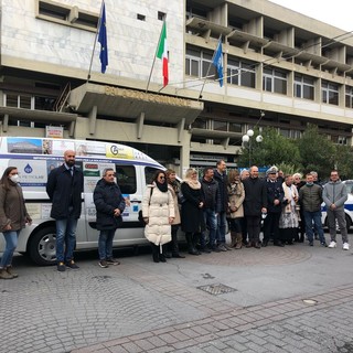 Diano Marina, inaugurato il progetto di mobilità garantita, Za Garibaldi: "Incentiva l'inclusione sociale. Un regalo a tutta la città" (foto)