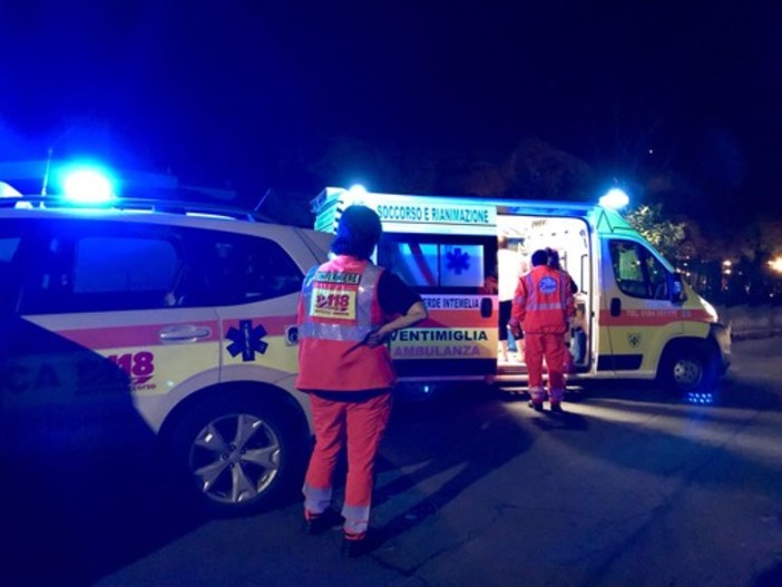 Ventimiglia, “sono stato accoltellato, aiutatemi”, migrante si presenta alla Croce Verde per essere soccorso Ventimiglia, “sono stato accoltellato, aiutatemi”, migrante si presenta alla Croce Verde per essere soccorso