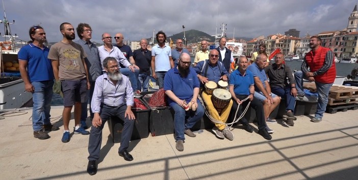 Il Coro Mongioje omaggia Fabrizio De André con “Crêuza de mä” nel giorno del suo 86° compleanno (Video)