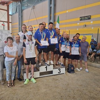Titoli e medaglie per gli specialisti delle terne che si sono ritrovati a Imperia, sede dei campionati italiani per categorie di bocce