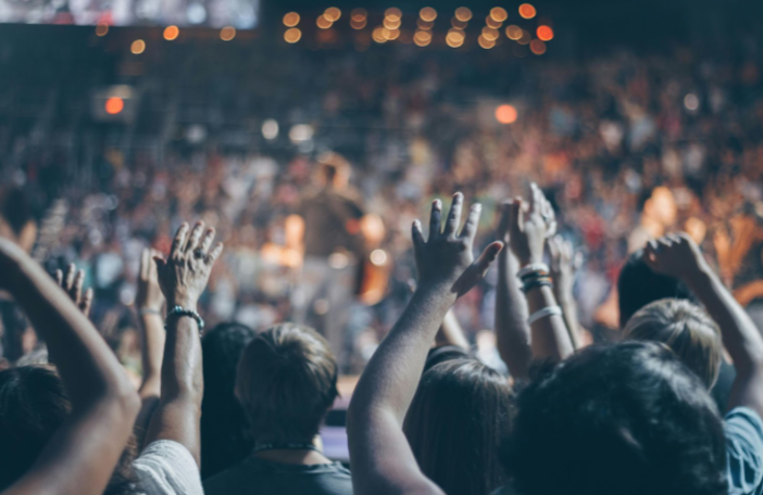 Sanremo è ancora il cuore del glamour per l'industria musicale italiana?