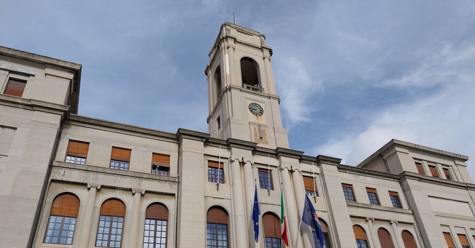 Imperia, stop all’antenna Iliad sul palazzo del Comune