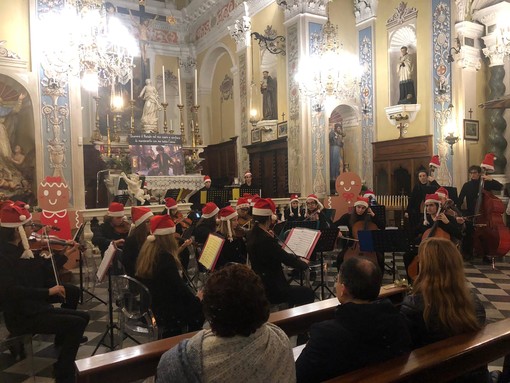 Pontedassio: grande partecipazione a Villa Viani per il concerto dell'Orchestra Note Libere Pontedassio: grande partecipazione a Villa Viani per il concerto dell'Orchestra Note Libere