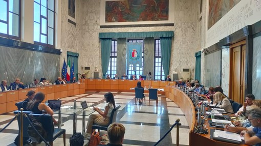 Imperia: consiglio comunale il 28 aprile su referendum parcheggi, pista ciclabile e igiene urbana