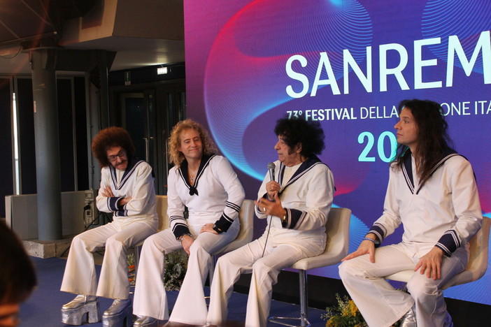 Sanremo 2023, I Cugini di Campagna tra presente e passato cantano “Anima Mia” in sala stampa (Foto e Video) Sanremo 2023, I Cugini di Campagna tra presente e passato cantano “Anima Mia” in sala stampa (Foto e Video)
