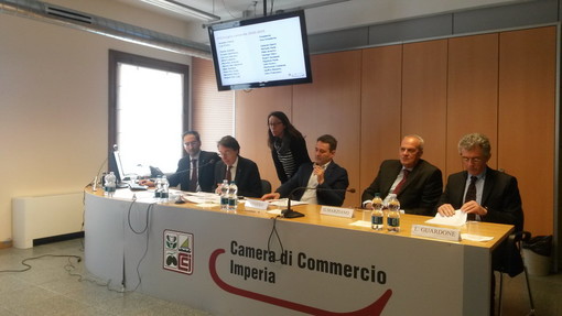 Un seminario sul nuovo sistema delle decisioni doganali delle Camere di Commercio Riviere di Liguria Un seminario sul nuovo sistema delle decisioni doganali delle Camere di Commercio Riviere di Liguria