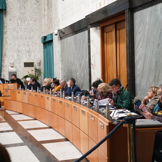 Consiglio comunale a Imperia, la maggioranza respinge la mozione sui parcheggi a pagamento
