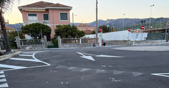 Diano Marina, apre la ciclabile tra incidenti e polemiche