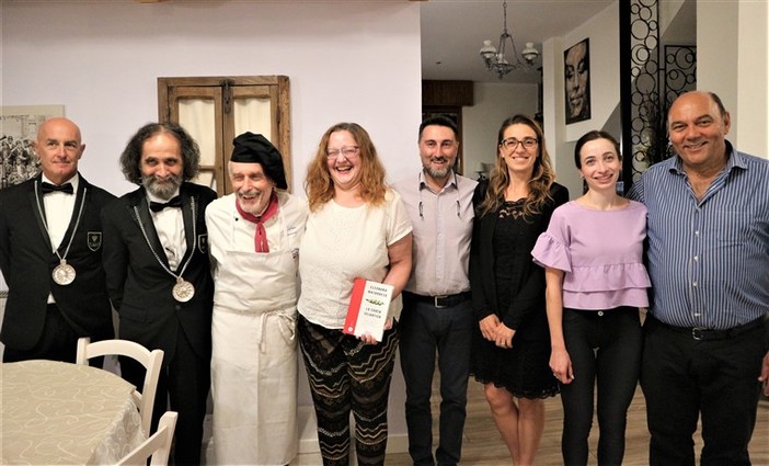 Tutto esaurito per la cena con i fiori del Ristorante Cado di Cosio di Arroscia. (Fotogallery)