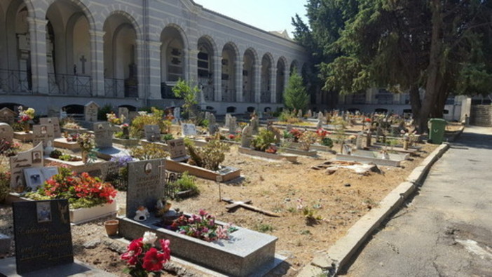 Cimitero di Porto Maurizio, demolizione e ricostruzione del loggiato G: avvio procedure di estumulazione straordinaria