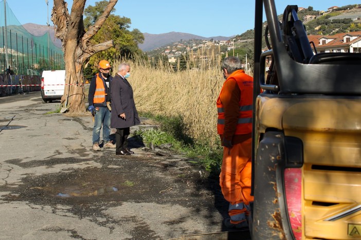 Imperia: sopralluogo del sindaco Scajola al cantiere di Piani: "Intervento da quasi due milioni e mezzo di euro" Imperia: sopralluogo del sindaco Scajola al cantiere di Piani: "Intervento da quasi due milioni e mezzo di euro"
