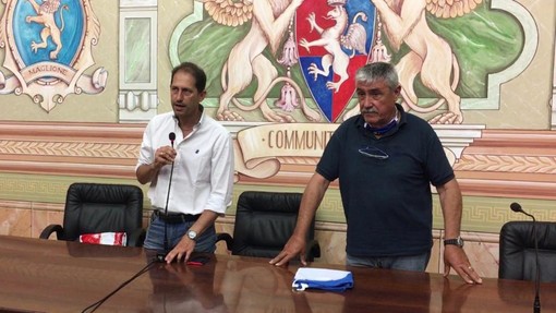 Diano Marina, Chiappori "incorona" Za Garibaldi come suo successore. Il vice sindaco, però frena l'entusiasmo: "Ora è prematuro pensarci" Diano Marina, Chiappori "incorona" Za Garibaldi come suo successore. Il vice sindaco, però frena l'entusiasmo: "Ora è prematuro pensarci"