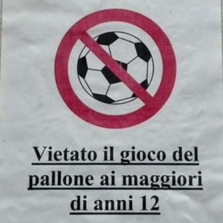 Ai Ponti di Pornassio: vietato il pallone… ma solo ai “grandi".  Il Comune non ne sa nulla
