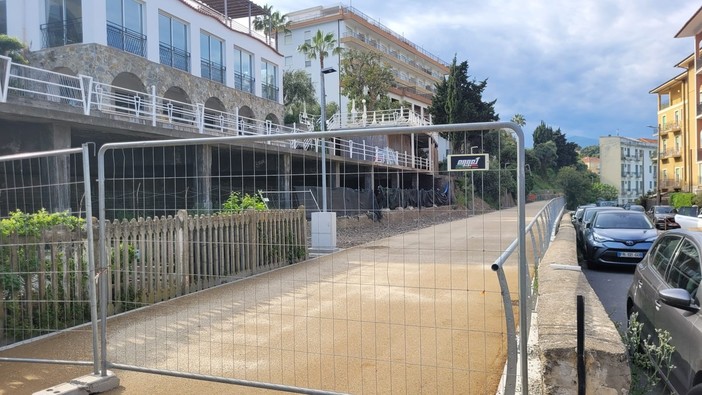 Diano Marina, divieto di sosta nel parcheggio di via Gaggero per l'asfaltatura del sedime ferroviario Diano Marina, divieto di sosta nel parcheggio di via Gaggero per l'asfaltatura del sedime ferroviario