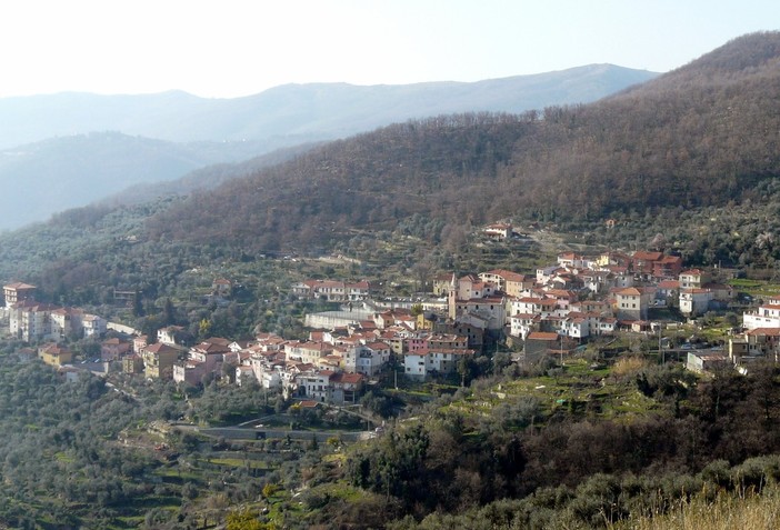 ACCADDE OGGI, 29 AGOSTO 1979. Caravonica sugli scudi: è l’unico paese dell’entroterra che non soffre di spopolamento ACCADDE OGGI, 29 AGOSTO 1979. Caravonica sugli scudi: è l’unico paese dell’entroterra che non soffre di spopolamento