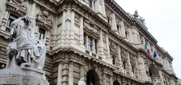 La Cassazione conferma la condanna a 5 anni per Santo Pellegrino. È colpevole di tentata violenza sessuale e di aver ucciso a fucilate un cane La Cassazione conferma la condanna a 5 anni per Santo Pellegrino. È colpevole di tentata violenza sessuale e di aver ucciso a fucilate un cane