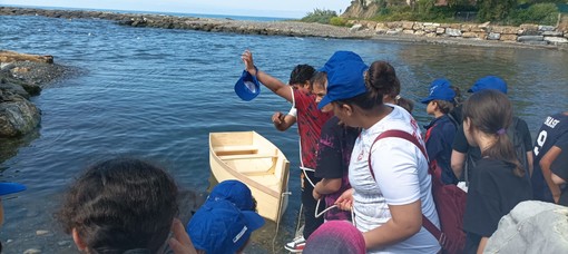 Circolo giovanile Borgo Prino, mini gozzi e nodi: 70 bambini a lezione di mare Circolo giovanile Borgo Prino, mini gozzi e nodi: 70 bambini a lezione di mare