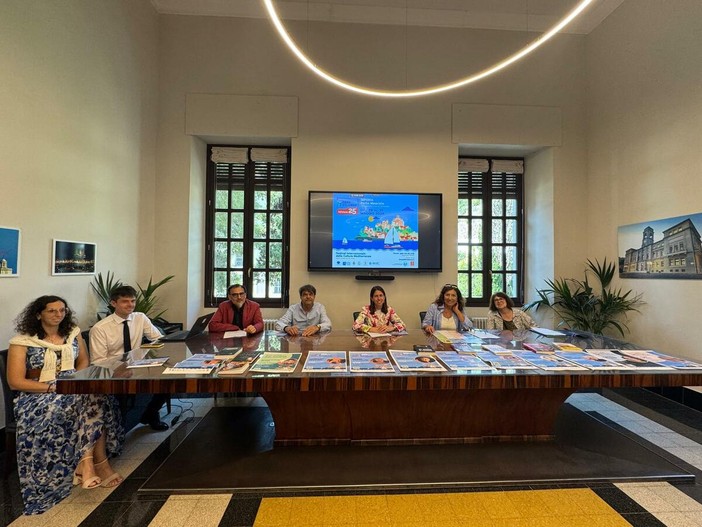 Fiera del Libro di Imperia, dal 29 al via la 25ª edizione: nel centro storico autori, incontri, mostre ed eventi dedicati alla lettura “su misura” Fiera del Libro di Imperia, dal 29 al via la 25ª edizione: nel centro storico autori, incontri, mostre ed eventi dedicati alla lettura “su misura”