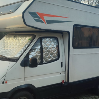 ACCADDE OGGI, 6 APRILE 1999. Pasqua, invasione di camper e roulotte “abusivi” in  strade e piazze