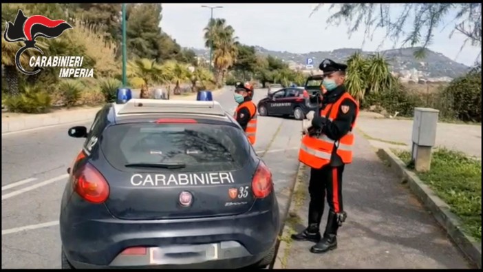 Furti nel parcheggio di un supermercato a Diano Castello: arrestato pregiudicato 62enne