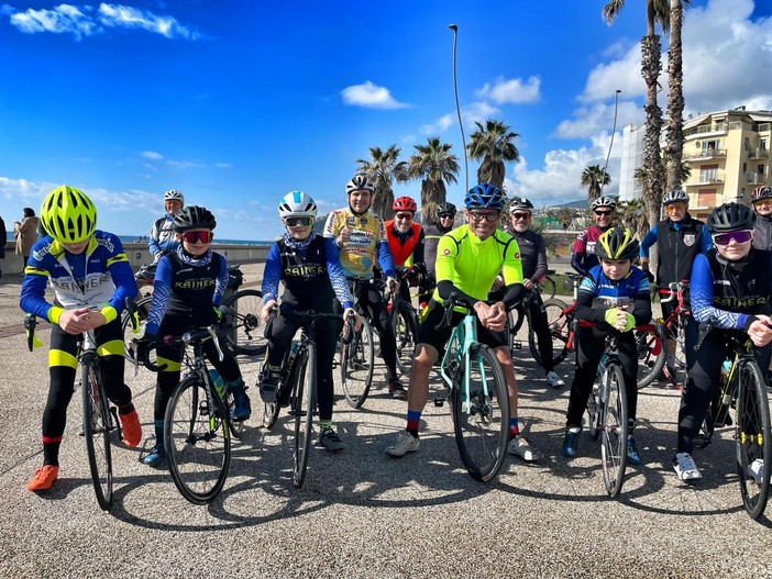 Aregai Marina diventa InBici Bike Hotel, pedalata augurale col campione Davide Cassani Aregai Marina diventa InBici Bike Hotel, pedalata augurale col campione Davide Cassani